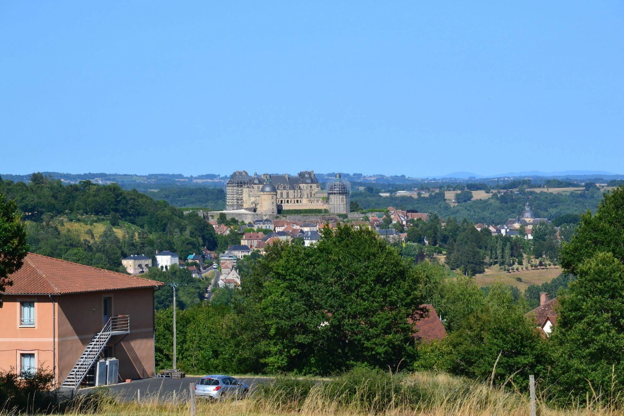فندق Au Perigord Noir Hautefort المظهر الخارجي الصورة